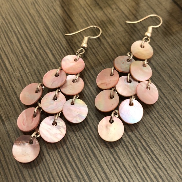 Vintage Jewelry - Pale Pink Mother of Pearl Disc Dangle Earring
